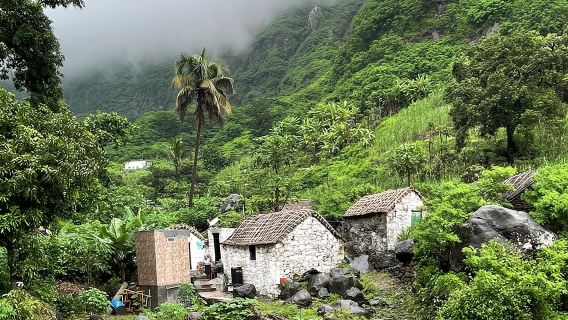 Descubra Santo Antão: excursión de un día en coche o caminata guiada