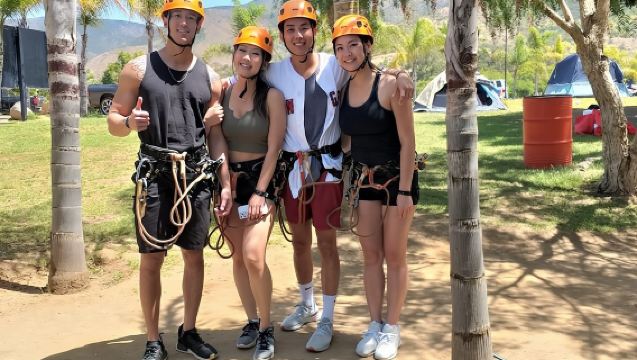 Aventura en Ensenada con tirolina, géiser marino y tiendas