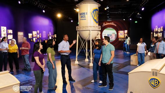 LA: Entrada a los estudios Warner Bros. con paquete turístico en autobús por Hollywood