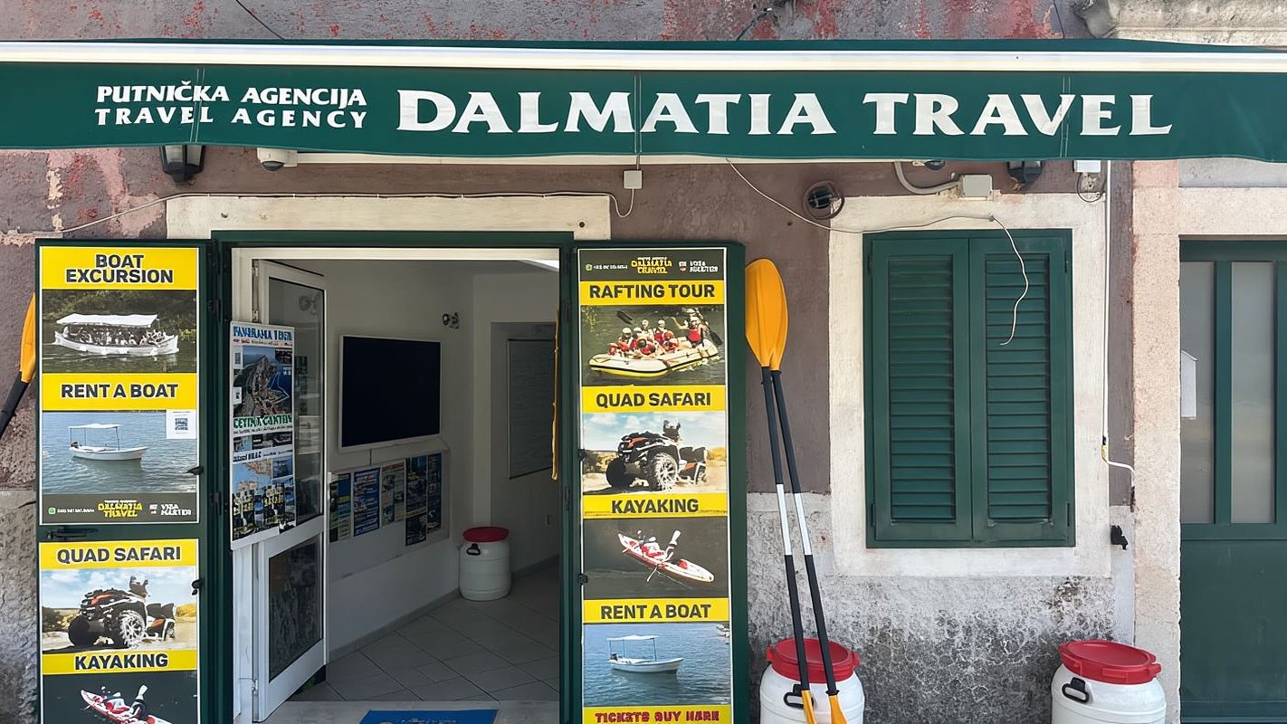 Omiš: 2-stündige Bootstour auf dem Fluss Cetina und Besuch des Naturparks