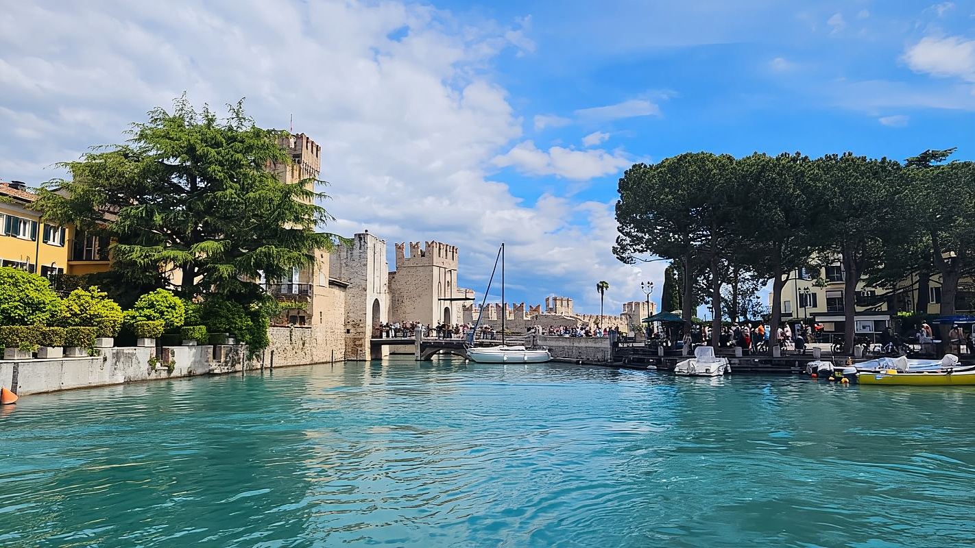 From Venice: Verona, Sirmione & Lake Garda with Boat Cruise
