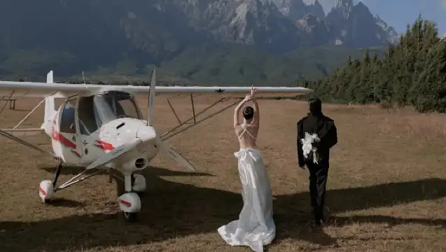 雲南麗江玉龍雪山固定翼飛機飛行體驗【可體驗駕駛飛機+贈送高清飛行視頻】