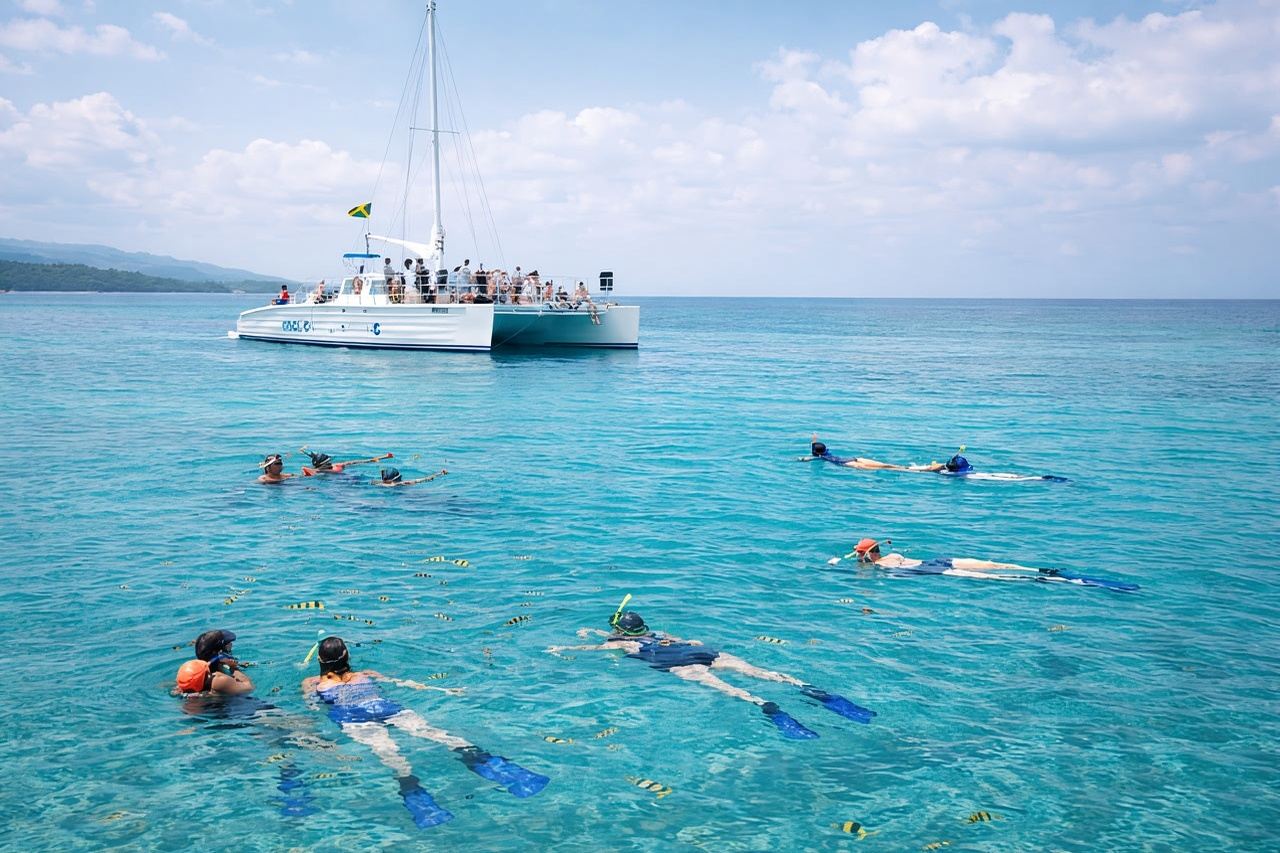 Ocho Rios Katamaran: Dunn's River, Schnorcheln & offene Bar