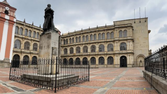 哥倫比亞波哥大 專業翻譯|旅遊地陪嚮導|商務陪同拜訪|展會翻譯|自由行地接|行程規劃定制