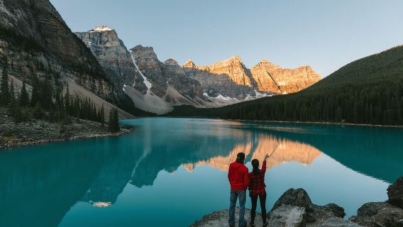 Из Банфа: однодневный тур по горам, озёрам и водопадам.