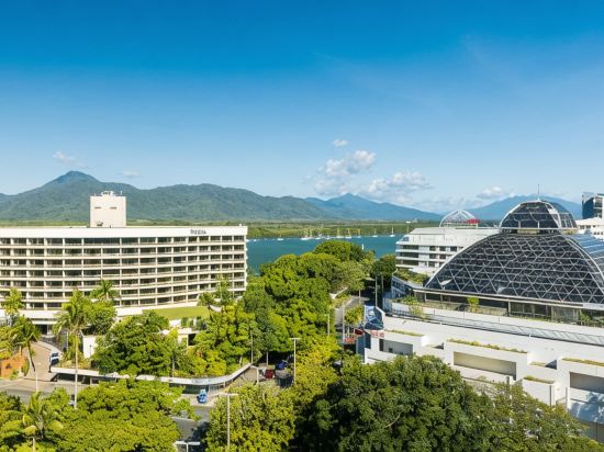 Pacific Hotel Cairns - Tap to explore photos
