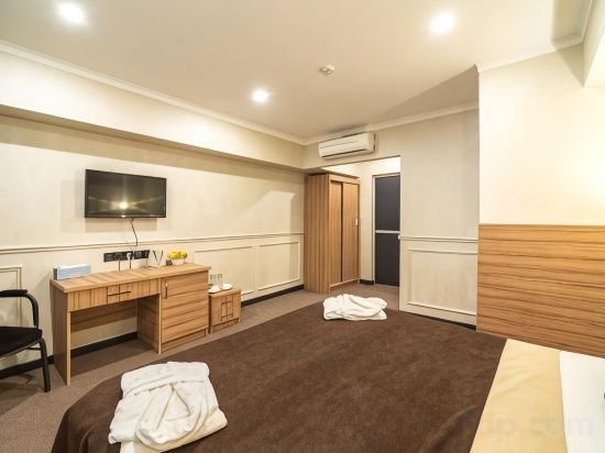 Mildom City Hotel Room Type - Standard Double Room Without Window