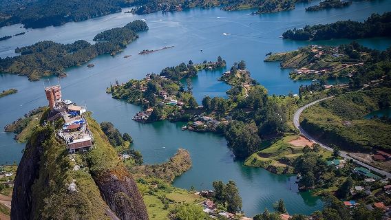 Besuchen Sie Guatapé, El Peñol, El Retiro und den Tekendamita-Wasserfall