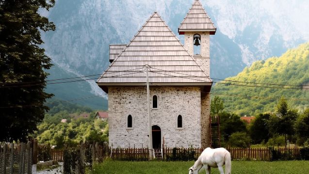 Petualangan Theth: Bogë, Mata Biru & Air Terjun Grunas