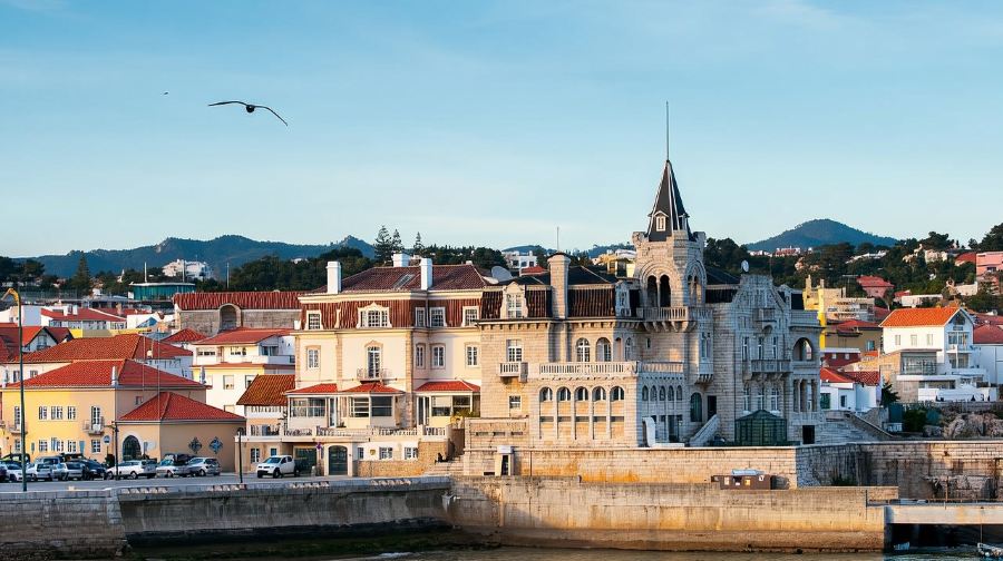 葡萄牙里斯本佩納宮+摩爾城堡+辛特拉王宮+羅卡角+地獄之口+卡斯小城包車一日遊【普通話包車一日遊】