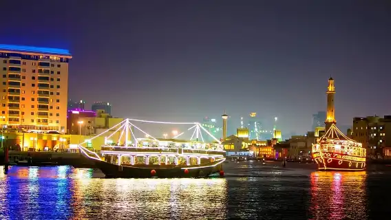 傍晚杜拜水路運河單桅帆船巡遊 (可欣賞哈里發塔景觀)