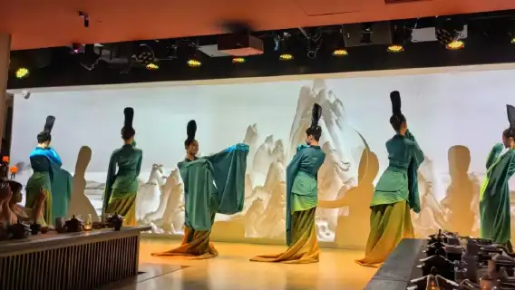 Beijing Royal Banquet · Ancient Chinese Immersive Imperial Feast (Luxury royal experience + Traditional Chinese ethnic dance performance + Royal banquet + Immersive time-travel experience)