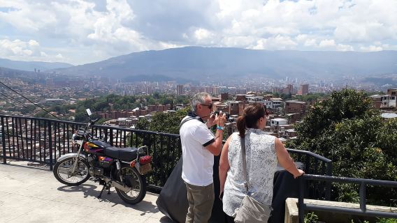 Medellin: Barrio Transformation Tour