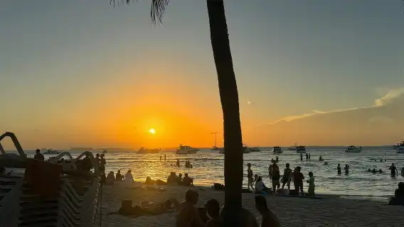 Sunset Sailing to Isla Mujeres with Cancún Transfer