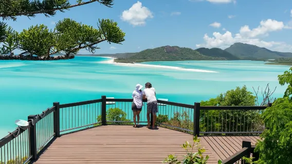Excursion à la journée ou demi-journée à Airlie Beach, îles Whitsunday et plage de Whitehaven, option croisière, voilier ou bateau rapide