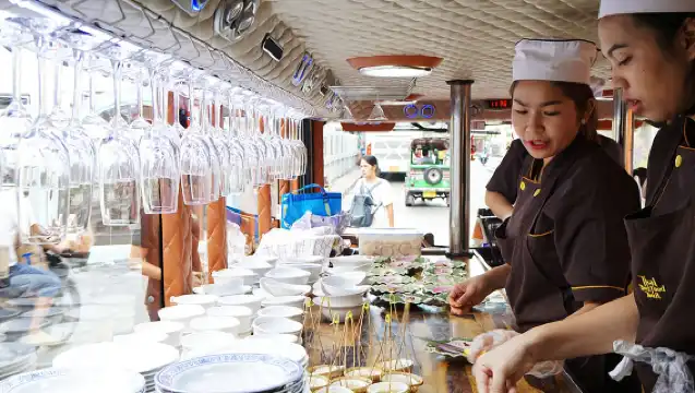 曼穀美食觀光公共汽车 米芝蓮大巴 米芝蓮美食之旅 美食觀光巴士遊 餐車遊