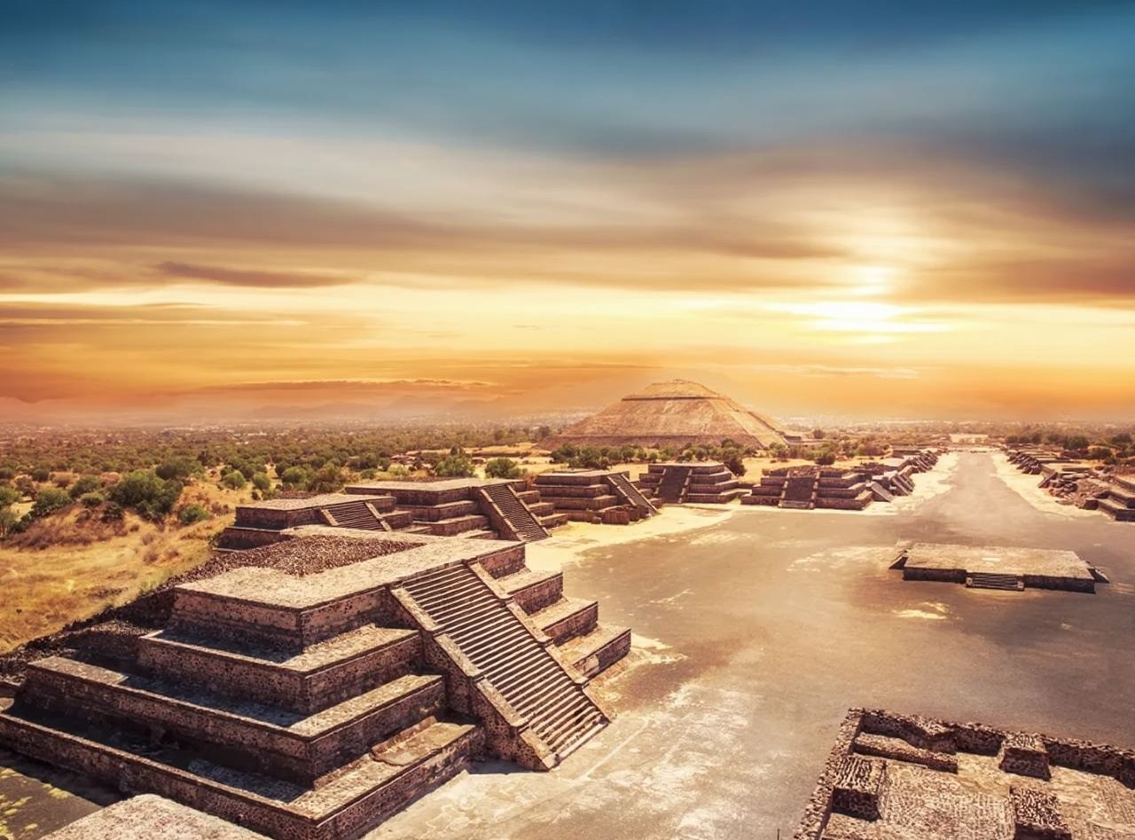 Pyramid of the Sun and Moon + Basilica of Our Lady of Guadalupe + Constitution Square [Mexico City Join-in Tour] ※