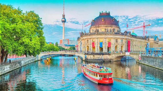 Berlin Cold War Tour + Sanssouci Palace [Chinese Private Charter 1-day Tour]