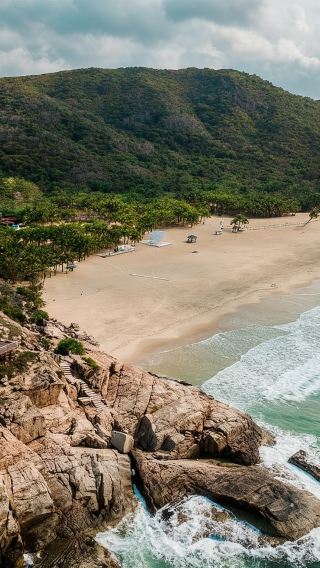 Day trip to Nanwan Monkey Islet and Daydaybabe from Sanya: Private charter service (includes admission)