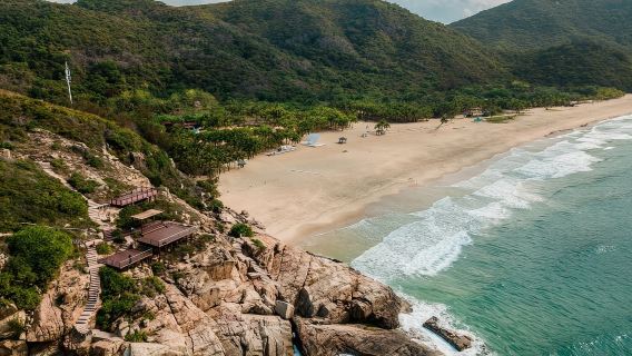 Sanya zum Lingshui Monkey Island Park und zur Insel Daidai: Private geführte Tagestour (Mietwagen + Eintrittsgelder)
