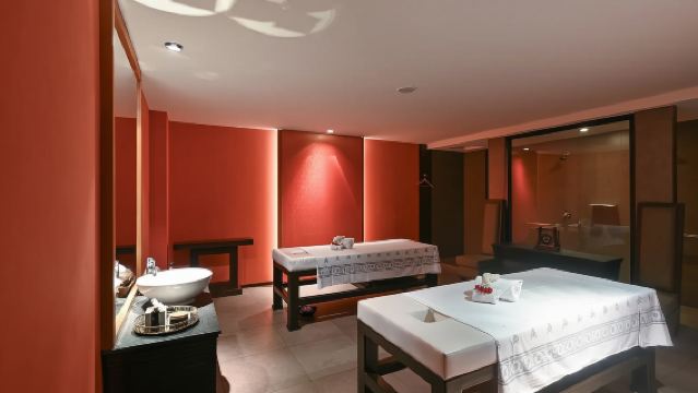 Health Land Spa in Asoke, Bangkok