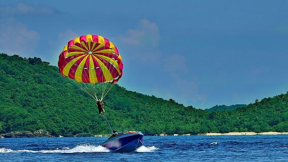 Raya & Coral Islands + Parasailing Tour by Speed Boat with Lunch