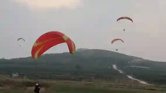 鄭州具茨山滑翔傘飛行營地滑翔傘飛行體驗【專業教練帶飛+贈送GoPro影片拍攝】