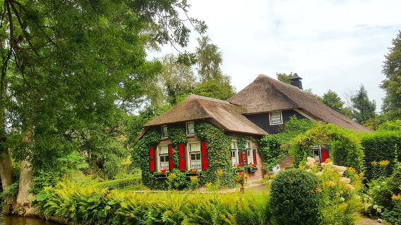 Giethoorn, Zaanse Schans Windmills Guided Day Trip from Amsterdam