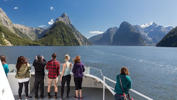 Milford Sound Tagesausflug mit malerischer Bootsfahrt ab Queenstown
