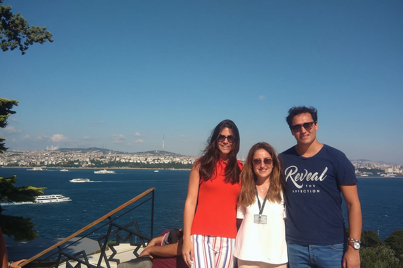 ล่องเรือช่องแคบบอสฟอรัสพร้อมพระราชวังโดลมาบาเชและทัวร์ถนนอิสติกลาล