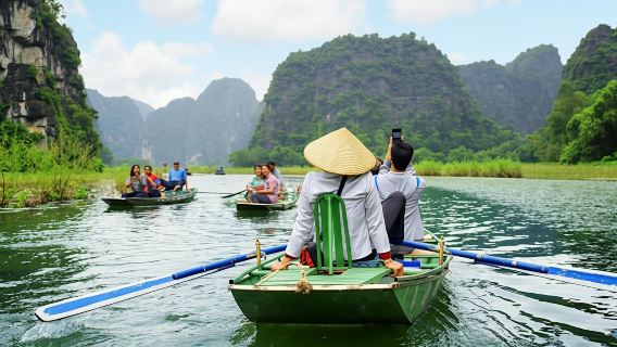 Ninh Binh Tour: Hoa Lu and Tam Coc Day Tour from Hanoi