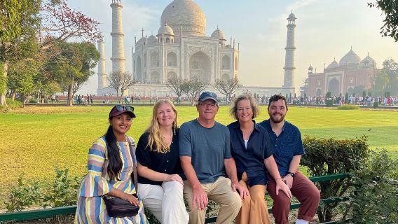 Tour privato del Taj Mahal, del Forte di Agra e del Baby Taj da Delhi in treno