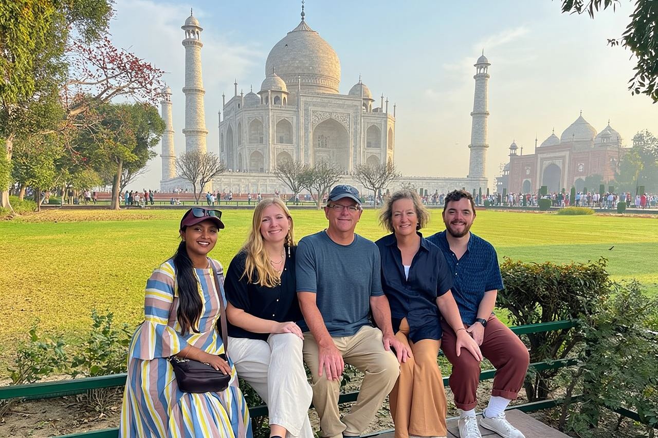 從德里出發，搭乘火車遊覽泰姬陵、阿格拉堡和小泰姬陵的私人之旅