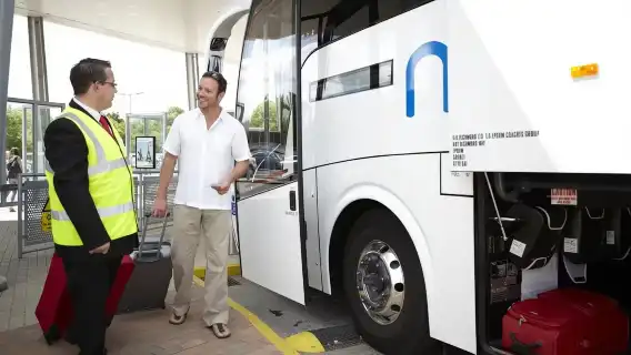 London Airport Bus Transfer: One-way Bus Ticket between Luton Airport and London Victoria Station