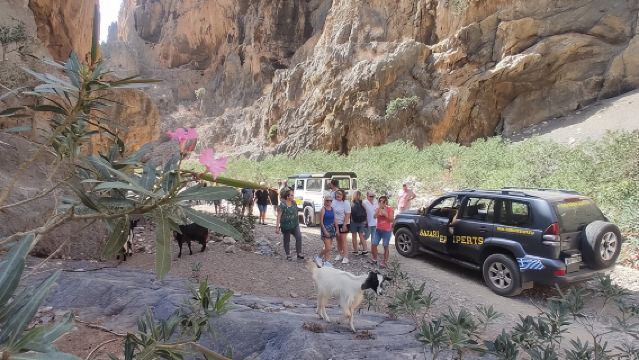ทริปซาฟารีด้วยรถจี๊ปที่หาดทรายปิติและช่องเขา