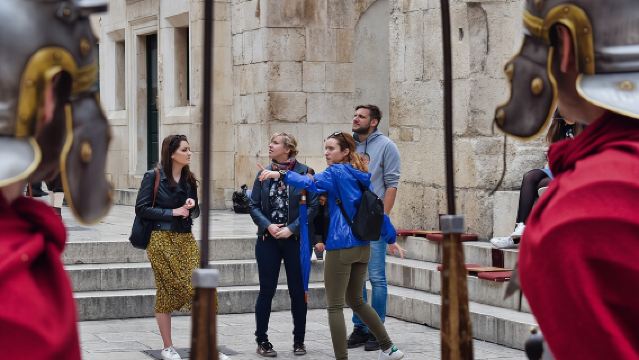 90-минутная пешая экскурсия по дворцу Диоклетиана.