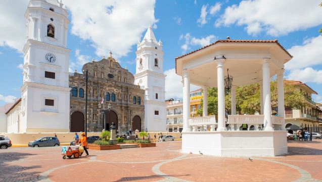 Walking tour through the Hidden treasures and gems of Casco Viejo