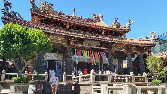 Taipei City Morning Tour with National Palace Museum entry