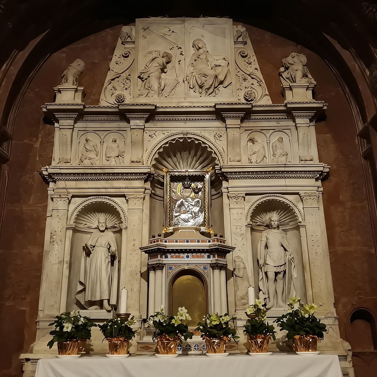 Chuyến tham quan Vương cung thánh đường Hungary vĩ đại và Biểu diễn nhạc dân gian