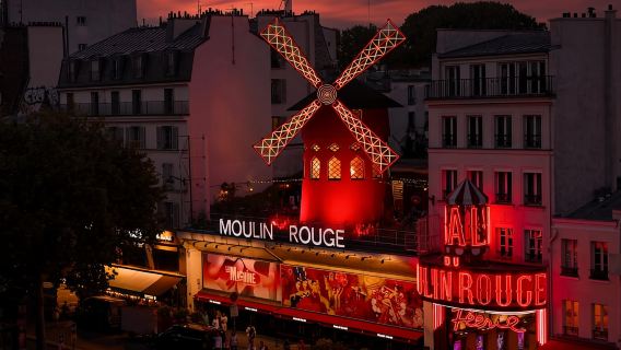 París: Entrada al espectáculo de cabaret Moulin Rouge con champán