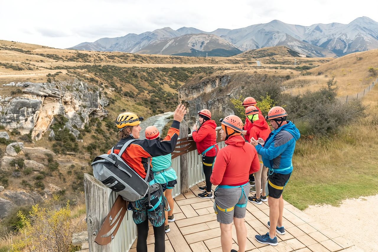 Christchurch: Espeleología y recorrido opcional por la colina del castillo