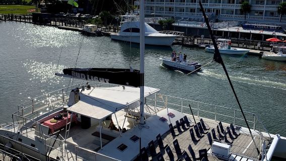 Charleston: Sonnenuntergangssegeln auf einem luxuriösen 55-Fuß-Katamaran mit Bar