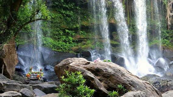 Phnom Kulen Waterfall 1000 Linga National Park Tour