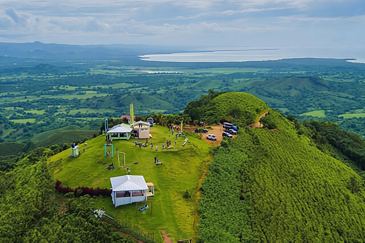 Tour to Montana Redonda (Round Montain) & Costa Esmeralda Beach