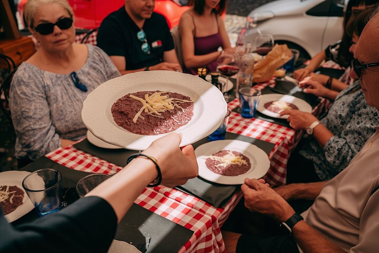 Verona All in one: Food Walking Tour, Lunch & Wine