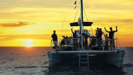 Oahu Catamaran Waikiki Sunset on 40 Foot Catamaran: Food and BYOB