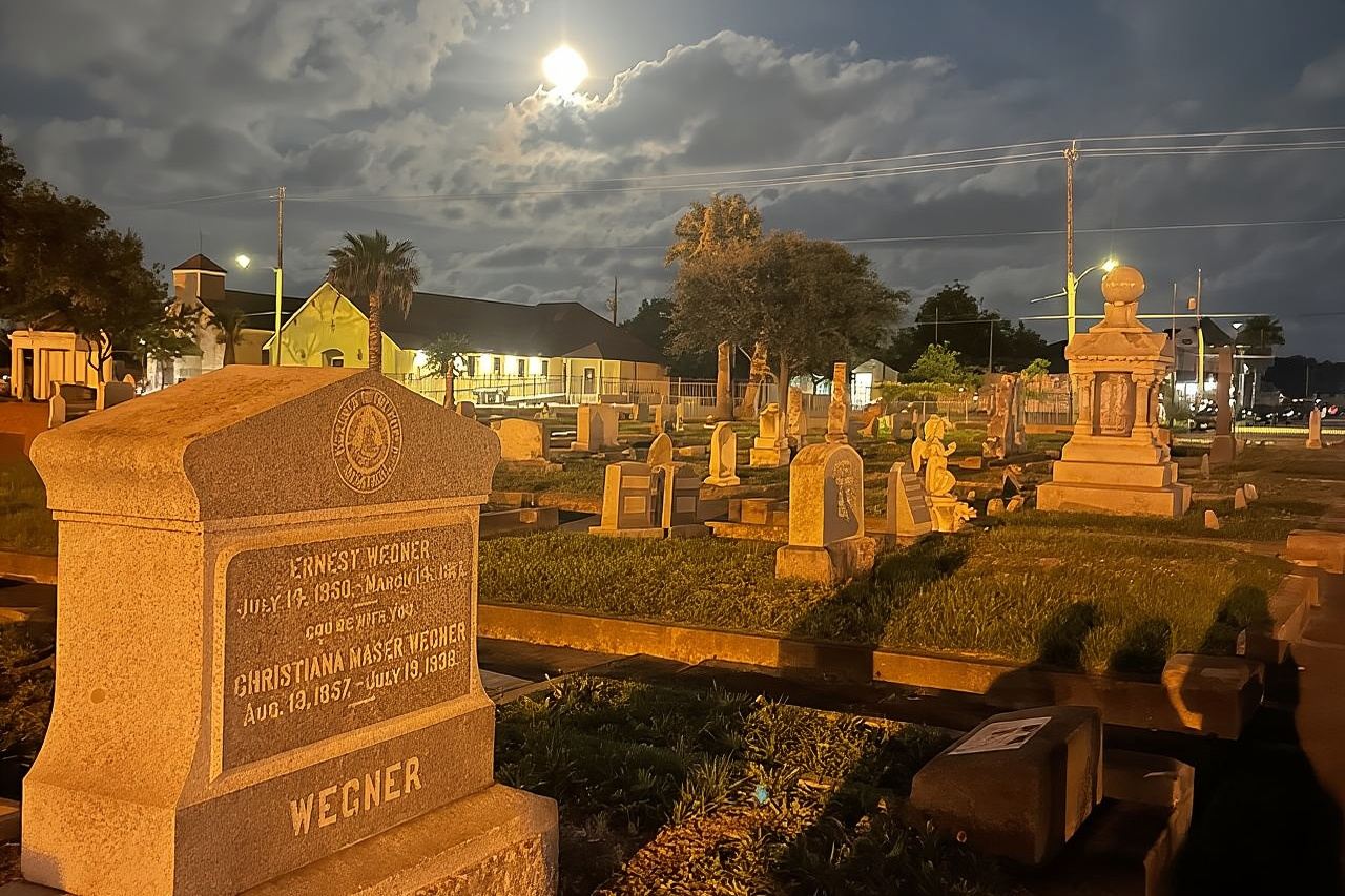 Galveston's Haunted Cemetery Walking Tour