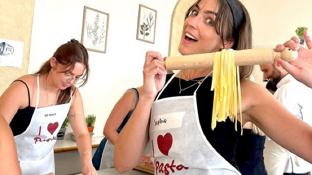 Roma: Kelas Praktik Membuat Pasta & Anggur, Hanya Beberapa Langkah dari Pantheon & Trevi