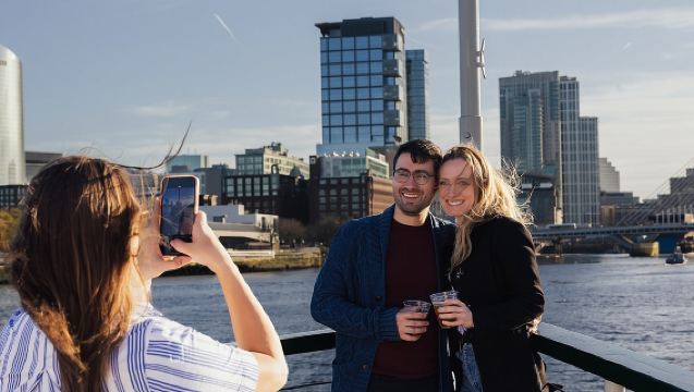 Sonnenuntergangsfahrt im Hafen von Boston