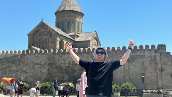 Tbilisi: Bazar Mtskheta Jvari, Kronik Georgia & Anggur